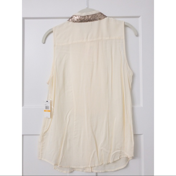 Button-Down Blouse - Turo by Vince Camuto - Picture 2 of 2